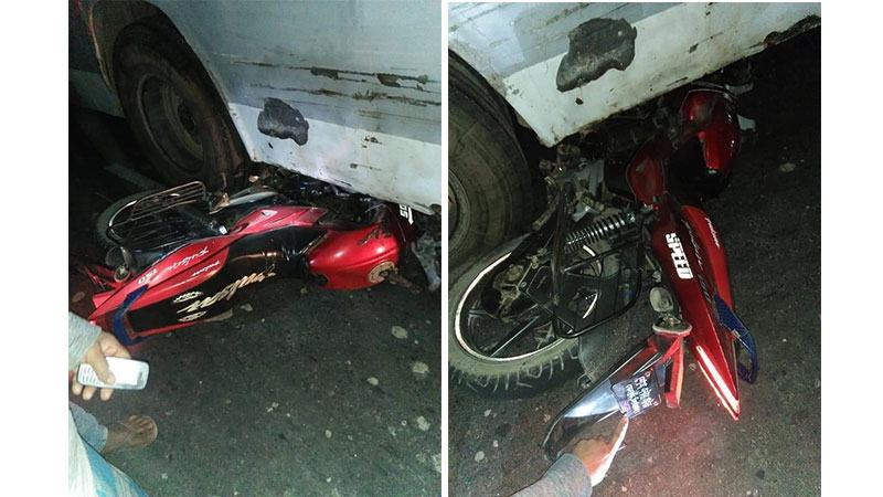 মোটরসাইকেলে তিন আরোহী, বাসচাপায় প্রাণ গেল দুজনের