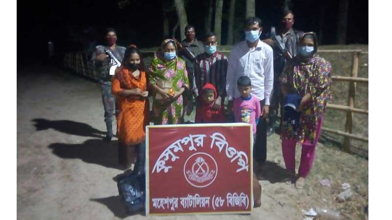 মহেশপুর সীমান্তে নারী ও শিশুসহ গ্রেফতার ৭