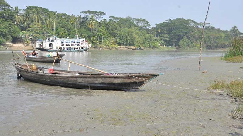বন্ধের পথে সাহেবেরহাট চ্যানেল বাধাগ্রস্ত নৌযান চলাচল