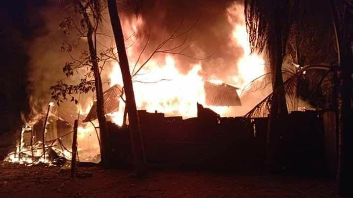 মঠবাড়িয়ায় বসত ঘরে আগুনে পুড়ে ঘুমন্ত দম্পতির মৃত্যু