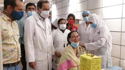 করোনার টিকা নিলেন প্রতিমন্ত্রী ফজিলাতুন নেসা ইন্দিরা