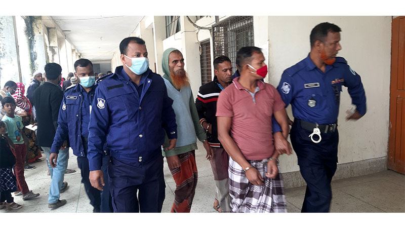 কুড়িগ্রামে মৃত্যুদণ্ডের রায় ঘোষণার পরই আসামিদের কাঠগড়া ভাঙচুর