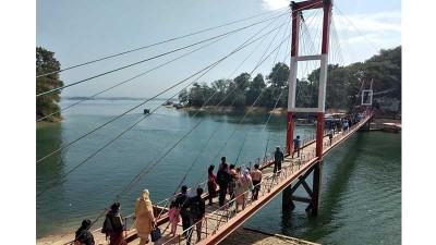 পর্যটকে মুখর রাঙ্গামাটি খালি নেই হোটেল-মোটেল