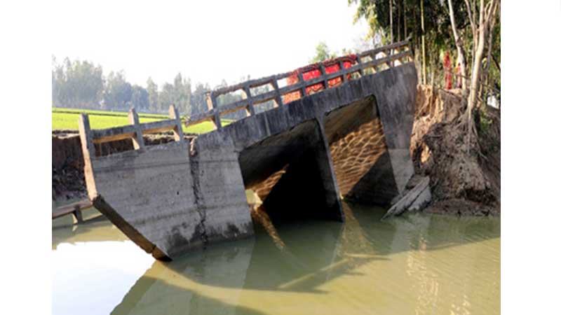ভেঙে পড়ার সাত মাসেও হয়নি সংস্কার