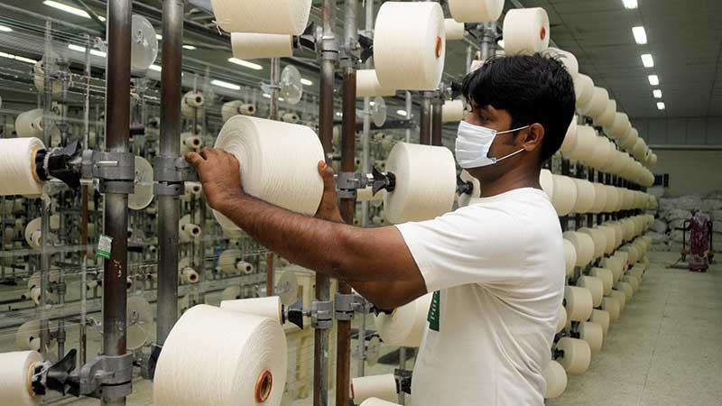 নারায়ণগঞ্জের টানবাজারে সুতার দাম চড়া