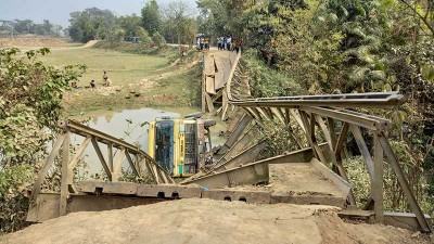 সুনামগঞ্জের দুই উপজেলার সড়ক যোগাযোগ বিচ্ছিন্ন