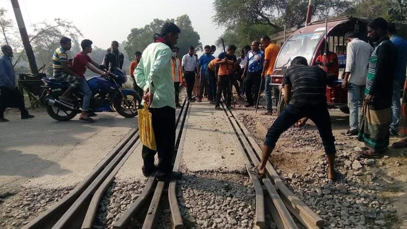 টাঙ্গাইলে রেললাইনে ফাটল, ক্ষতিগ্রস্ত এলাকায় গতিসীমা ১০ কি.মি.
