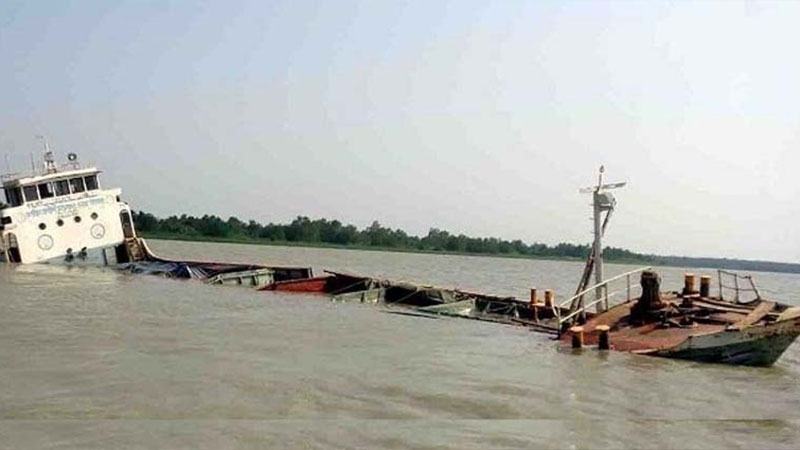 পশুর চ্যানেলে কয়লাবোঝাই জাহাজডুবি: উদ্ধার কাজ শুরু হবে কাল