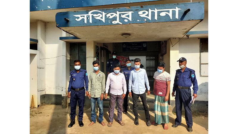 ব্যবসায়িক প্রতিদ্বন্দ্বীকে ইয়াবা দিয়ে ফাঁসানোর অভিযোগে গ্রেফতার ৪