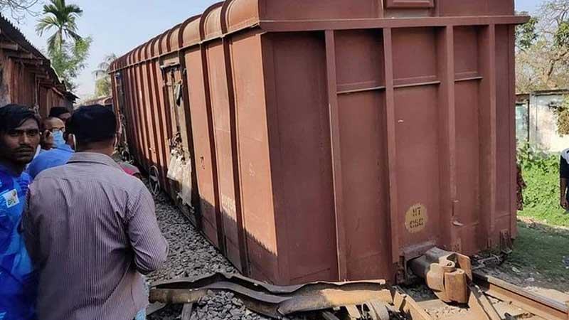 কুষ্টিয়ায় মালবাহী ট্রেন লাইনচ্যুত