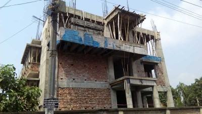 অনিয়ম ধরা পড়ায় ৩ বছর বন্ধ ভবন নির্মাণকাজ