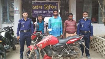 ঘোড়াঘাটে ইউপি সদস্যের নেতৃত্বে সড়কে গাছ ফেলে ছিনতাই, গ্রেফতার ৩