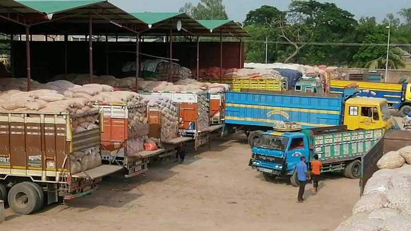 সাময়িক বন্ধের পর হিলিতে আমদানি-রফতানি শুরু