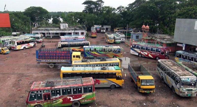 ঝালকাঠিতে দ্বিতীয় দিনের মতো বাস চলাচল বন্ধ