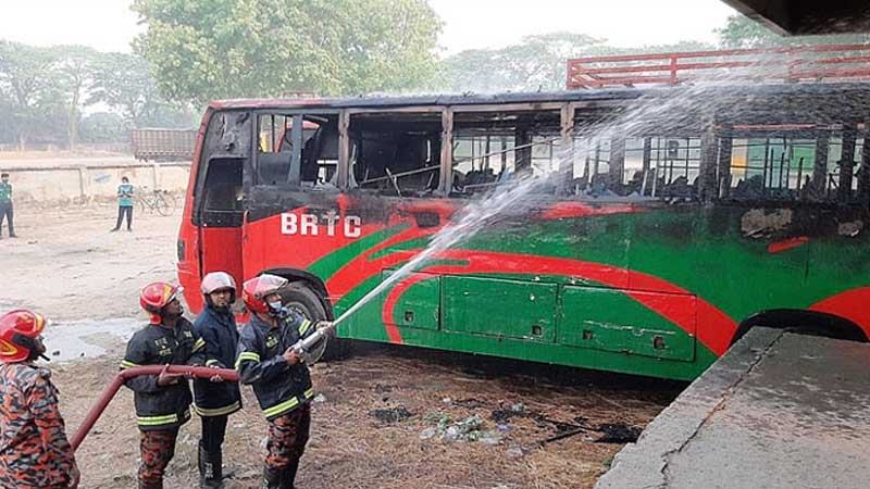 রাজশাহীতে বিআরটিসির দুটি বাসে আগুন