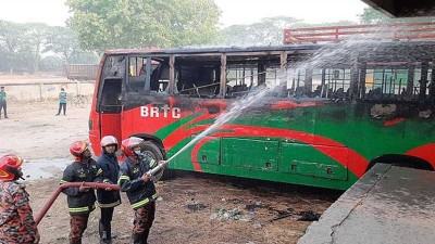 রাজশাহীতে বিআরটিসির দুটি বাসে আগুন