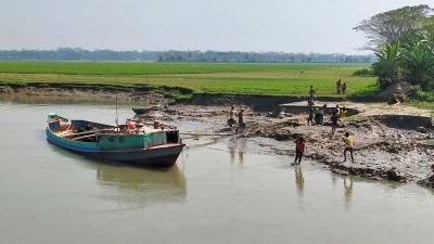 বিষখালী নদীপাড়ের মাটি যাচ্ছে ইটভাটায়