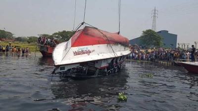 ১৪ কর্মীসহ দায়ী জাহাজকে আটক করেছে কোস্টগার্ড