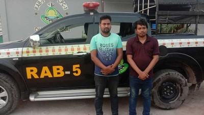 চাঁপাইনবাবগঞ্জে অবৈধ ৭৫টি মোবাইল ফোনসেটসহ আটক ২
