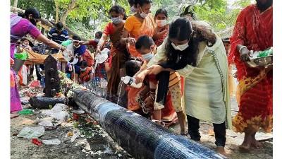 চাটমোহরে শেষ হলো ঐতিহ্যবাহী চড়ক পূজা