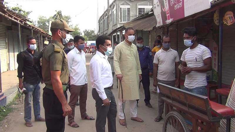 হিলিতে স্বাস্থ্যবিধি না মানায় ৯ জনকে জরিমানা
