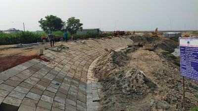 ফসল রক্ষায় নির্মাণ হচ্ছে স্থায়ী বাঁধ, এলাকাবাসীর স্বস্তি