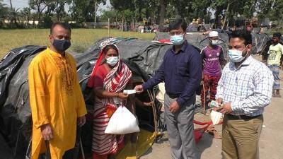 বেদে পল্লীর বাসিন্দাদের খাদ্য ও অর্থ সহায়তা