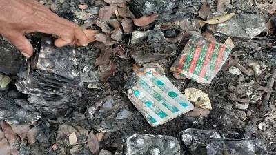 রৌমারী স্বাস্থ্য কমপ্লেক্সের পাশে আগুনে পোড়া ওষুধ
