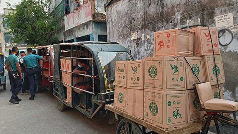 রাজশাহীতে ডিলারের বাড়িতে বিপুল পরিমাণ টিসিবির পণ্য