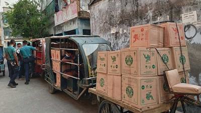 রাজশাহীতে ডিলারের বাড়িতে বিপুল পরিমাণ টিসিবির পণ্য