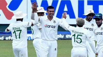  ক্যান্ডিতে দ্বিতীয় দিন তাসকিনদের উইকেটের হাসি