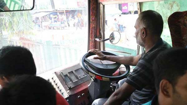 বিকল্প পেশায় ঝুঁকছেন পরিবহন শ্রমিকরা