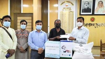 সুনামগঞ্জের সেই অন্ধ শিল্পী পেলেন প্রধানমন্ত্রীর ঈদ উপহার
