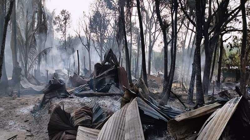 বান্দরবানে আগুনে পুড়ল ৭০ বসতবাড়ি