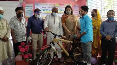 নেত্রকোনায় শিশু পরিবারের সদস্যরা পেল মেধাবৃত্তি ও সাইকেল