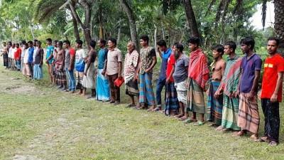 রাজাপুরে খাল খননের দাবিতে কৃষকদের মানববন্ধন