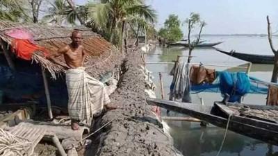 উপকূলে দুর্বল বেড়িবাঁধ নিয়ে আতঙ্ক