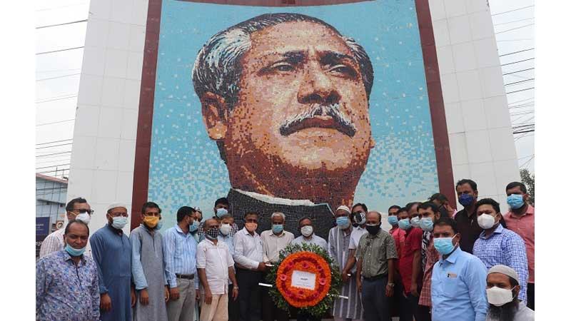 বঙ্গবন্ধুর ম্যুরালে শ্রদ্ধা যবিপ্রবি উপাচার্যের
