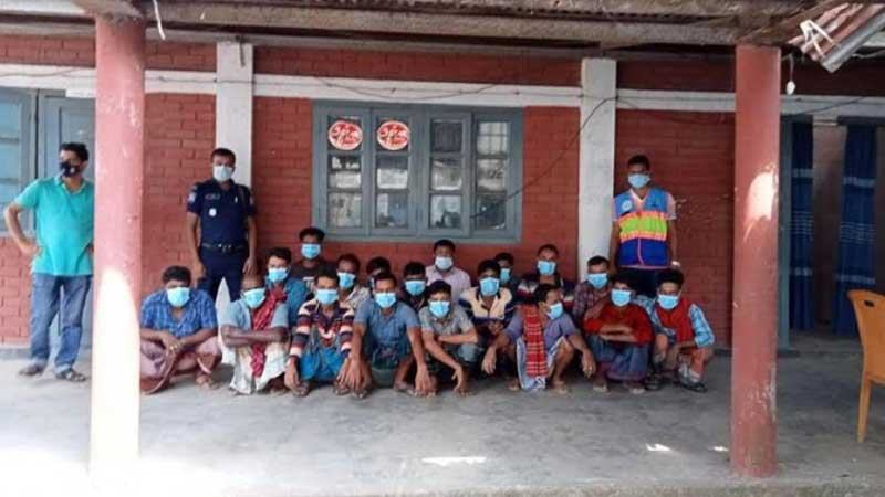 বরিশালে সাড়ে ৫ লাখ গলদা চিংড়ির পোনাসহ আটক ২০