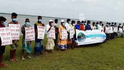 সুন্দরবনের জীববৈচিত্র্য রক্ষার দাবিতে মোংলায় মানববন্ধন
