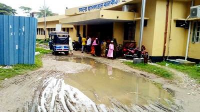 ব্যবহার অনুপযোগী হয়ে পড়েছে দুটি প্রবেশপথ