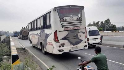 টাঙ্গাইলে লকডাউনের মধ্যেই চলছে দূরপাল্লার বাস