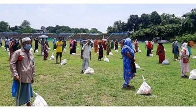 রাঙ্গামাটিতে সেনাবাহিনীর খাদ্যসামগ্রী বিতরণ