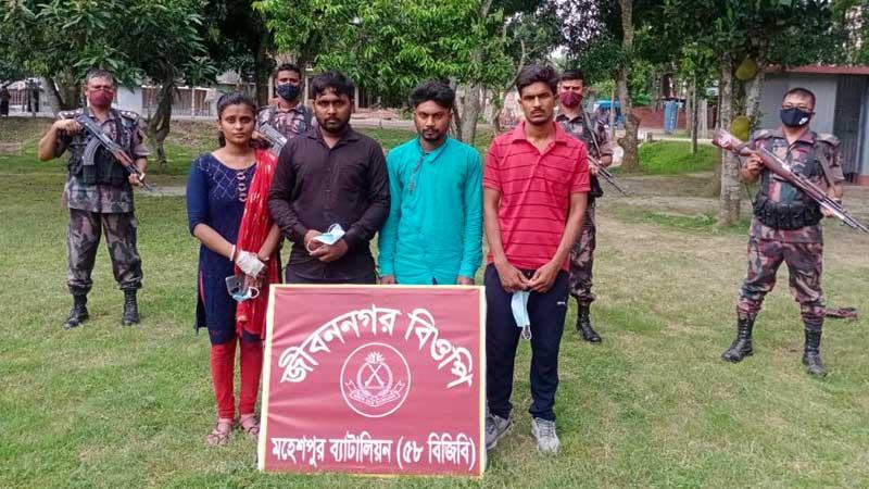 ভারত থেকে আসা ৪ জনকে আটক করেছে বিজিবি