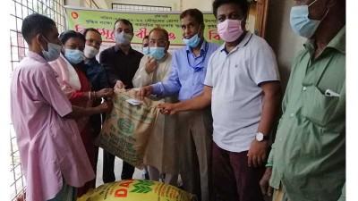 ঝিনাইদহে কৃষকরা পেলেন বিনা মূল্যে সার ও বীজ
