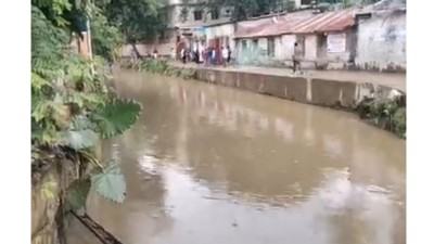 চট্টগ্রামে অটোরিক্সা নালায় পড়ে নিহত ২