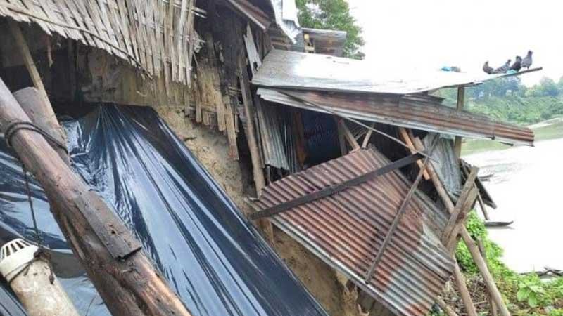 কাপ্তাইয়ে পাহাড় ধসে ৩ বসতঘর বিধ্বস্ত আহত ১