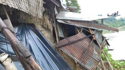 কাপ্তাইয়ে পাহাড় ধসে ৩ বসতঘর বিধ্বস্ত আহত ১