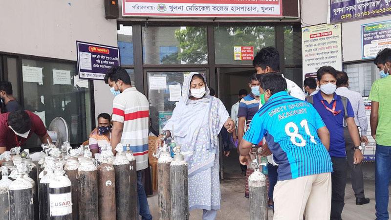 খুলনায় নানা অজুহাতে বাইরে মানুষ, করোনাশনাক্তে রেকর্ড