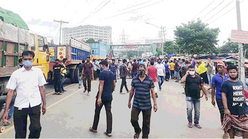 বেতনের দাবিতে কাঁচপুরে গার্মেন্টস শ্রমিকদের বিক্ষোভ